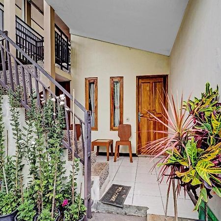 Adinda Homestay Lembang Exterior photo
