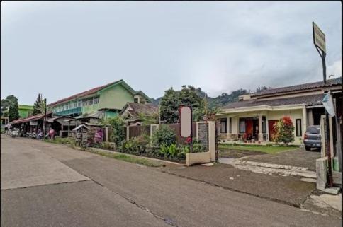 Adinda Homestay Lembang Exterior photo