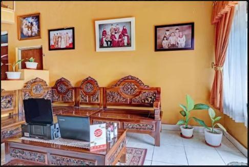Adinda Homestay Lembang Exterior photo
